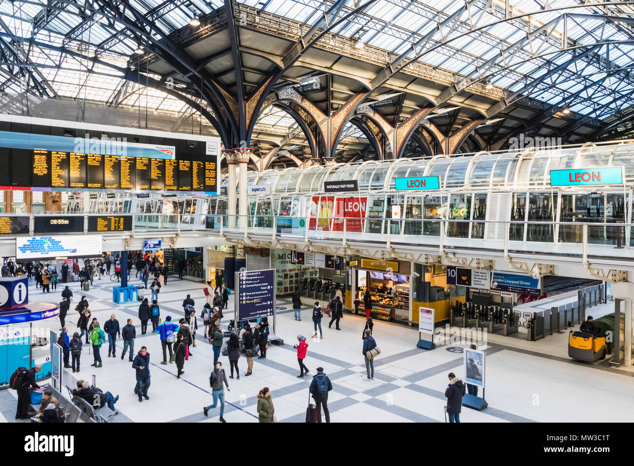 England, London, Liverpool Street Station, die Bahnhofshalle Stockfoto