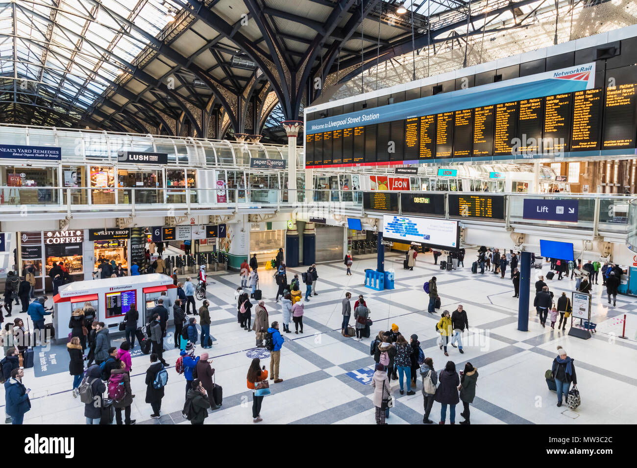 England, London, Liverpool Street Station, die Bahnhofshalle Stockfoto
