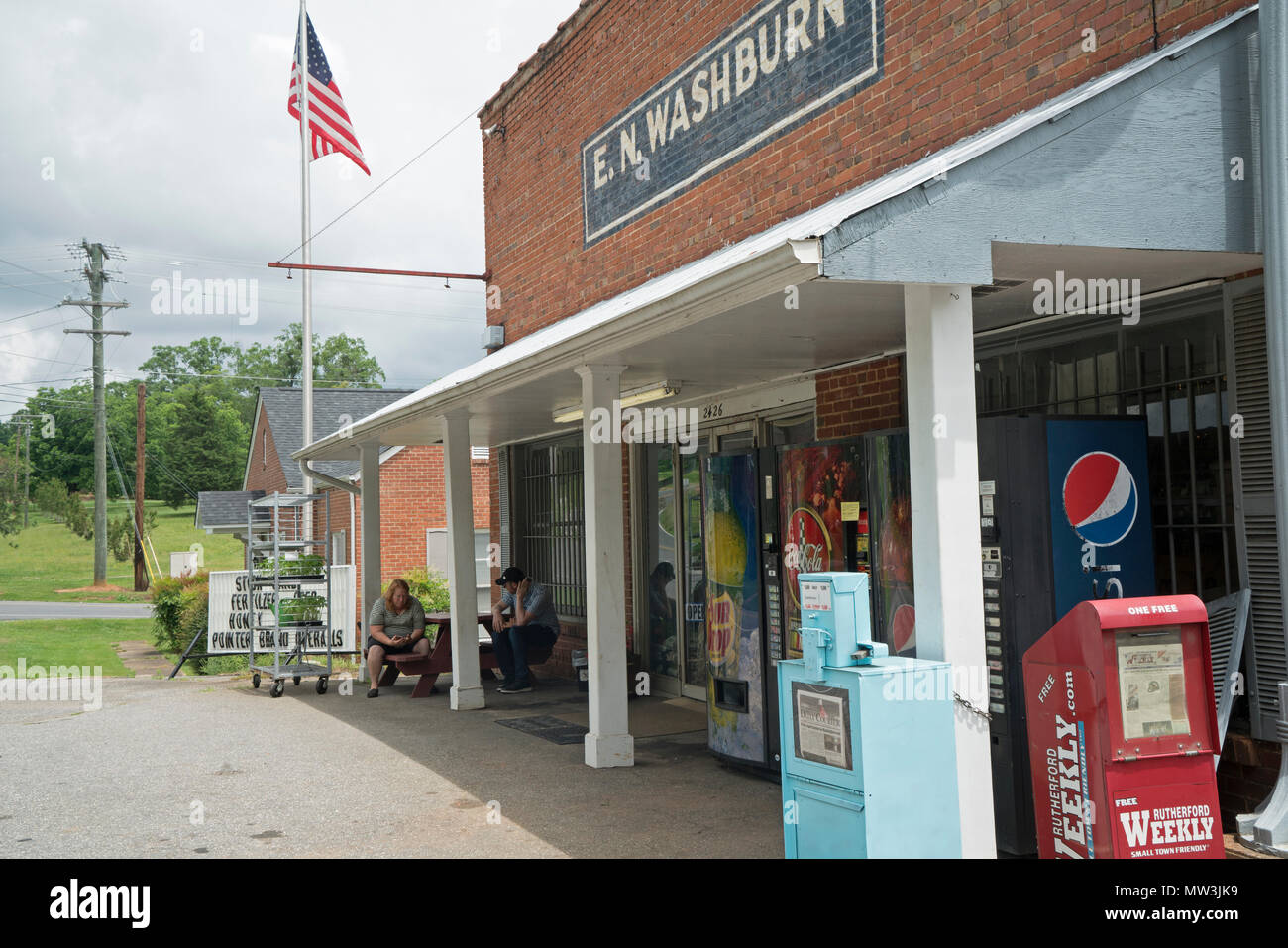 Washburn's General Store in Bostic, North Carolina wurde 1831 gegründet und ist im National Register der Historischen Stätten. Stockfoto