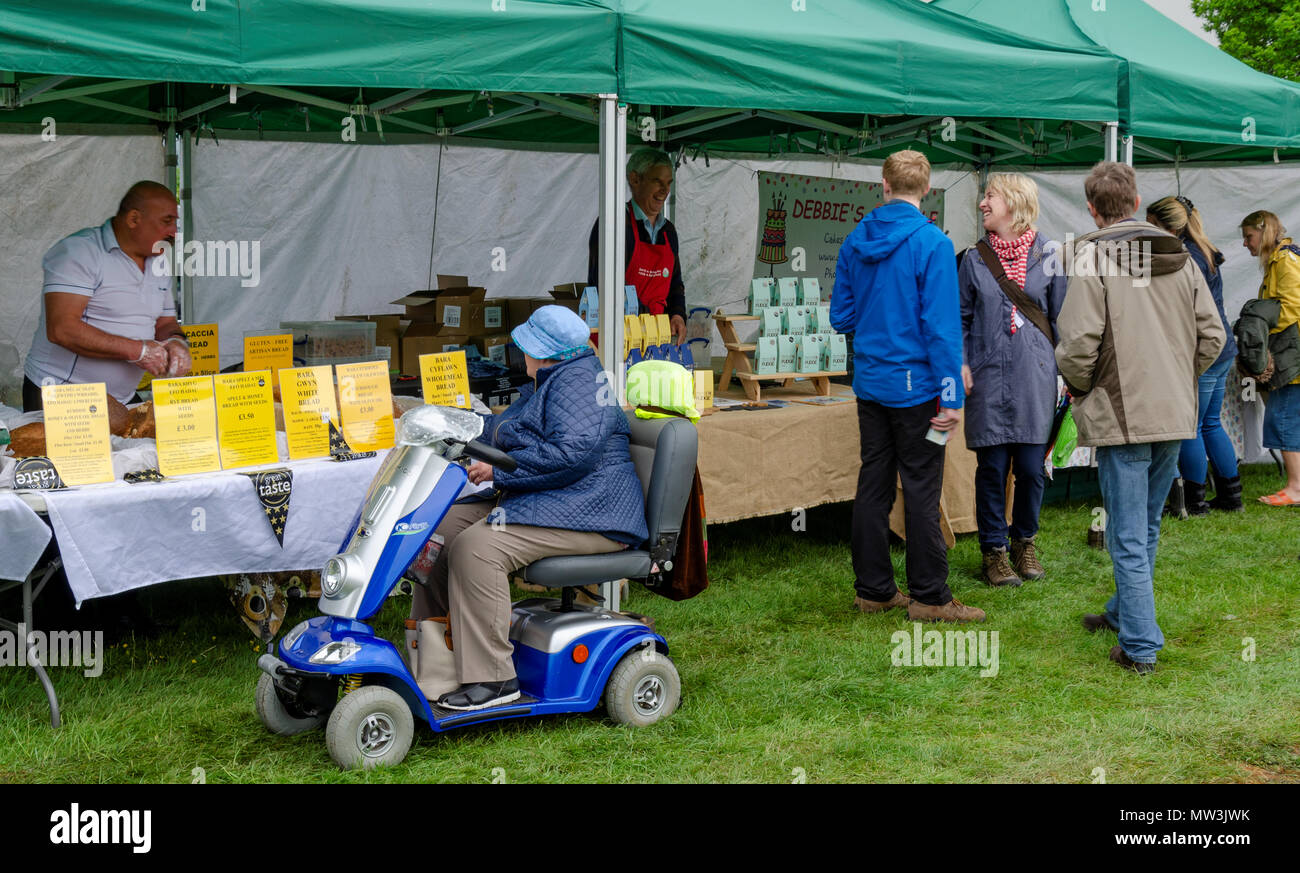 Bala Lake, Großbritannien: 27. Mai 2018: Trotz der schlechten Wetter, das Festival der Transport sah gut aus der klassischen Autos, Traktoren, Fahrräder, Landrover, Kom Stockfoto