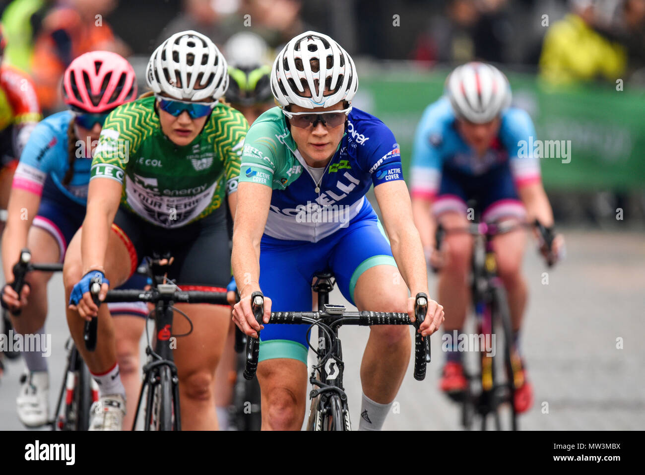 Reiter des Team Torelli Bruder racing in der Elite Frauen 2018 OVO Energy Tour Serie Radrennen im Wembley London UK. Runde 7 Bike Race Stockfotografie Alamy