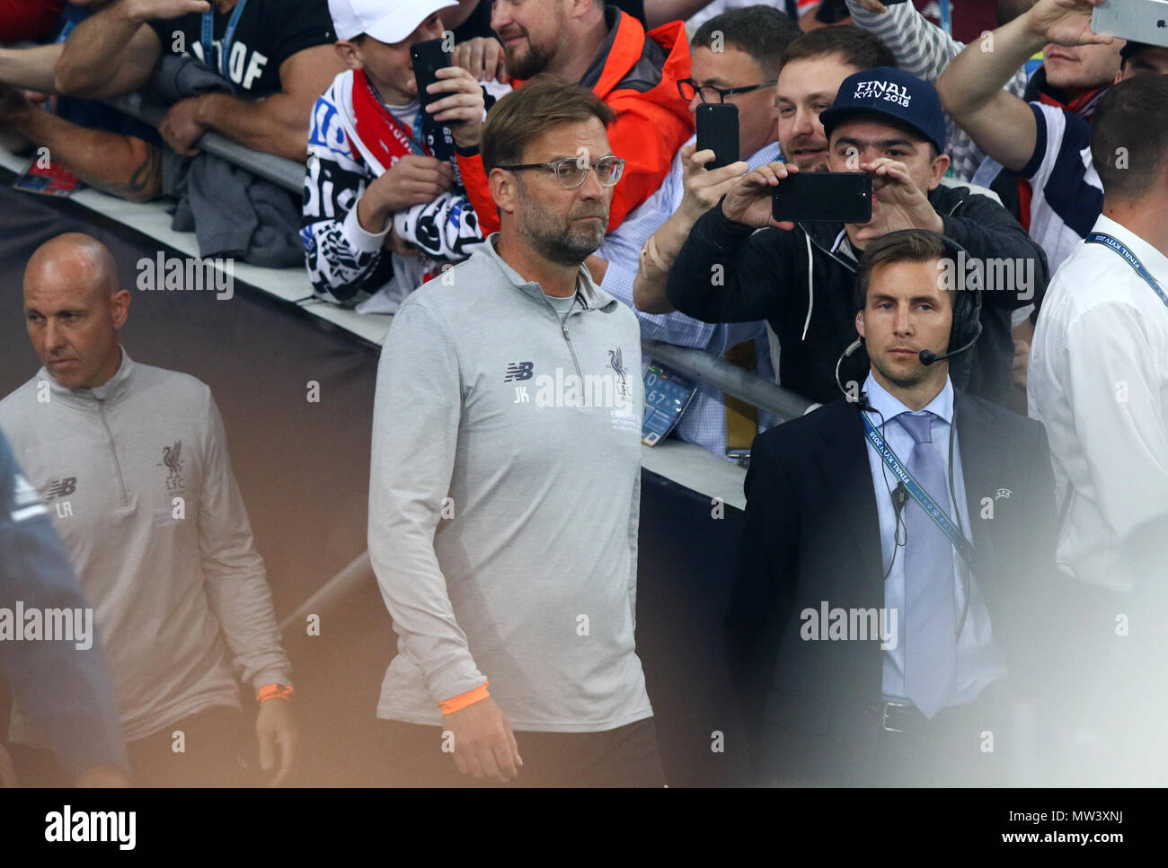 Kiew, Ukraine - 26. MAI 2018: Head Coach Jürgen Klopp von Liverpool geht an die Tonhöhe vor dem UEFA Champions League Finale 2018 gegen Real Mad Stockfoto