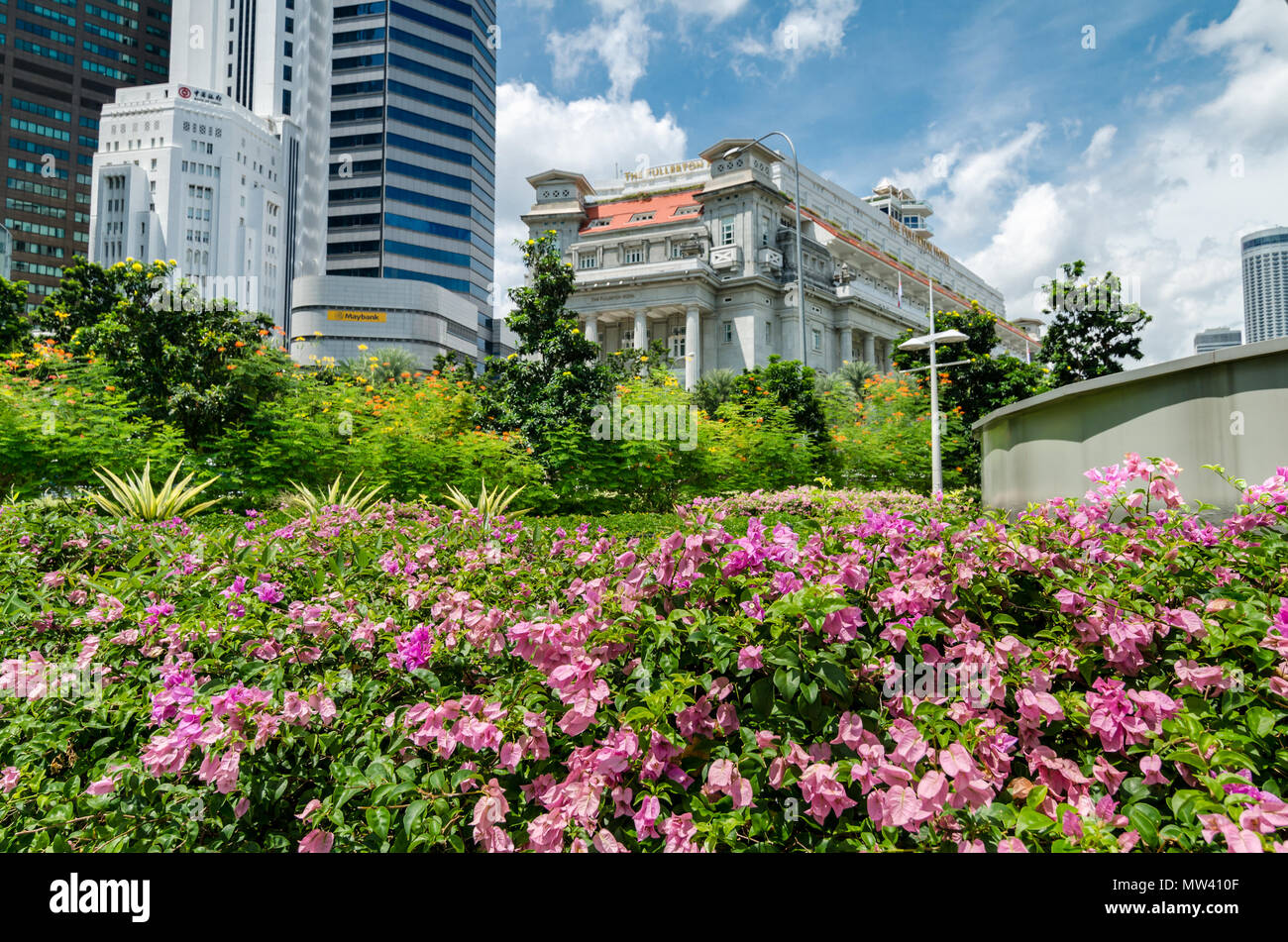 Das Fullerton Hotel ist ein 5 Sterne Hotel in der Innenstadt von Singapur entfernt. Es war früher als das General Post Office Gebäude bekannt. Stockfoto
