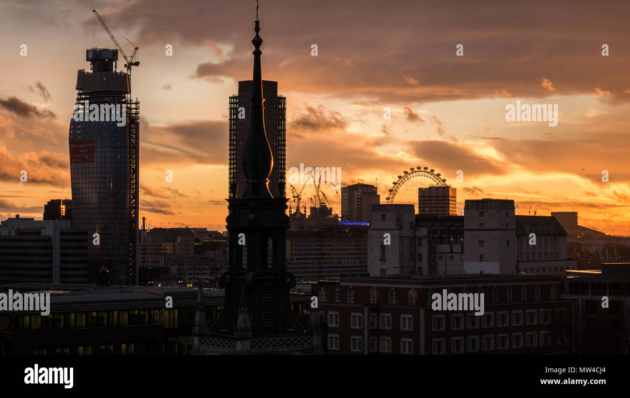 Sonnenaufgang über dem London Eye Stockfoto