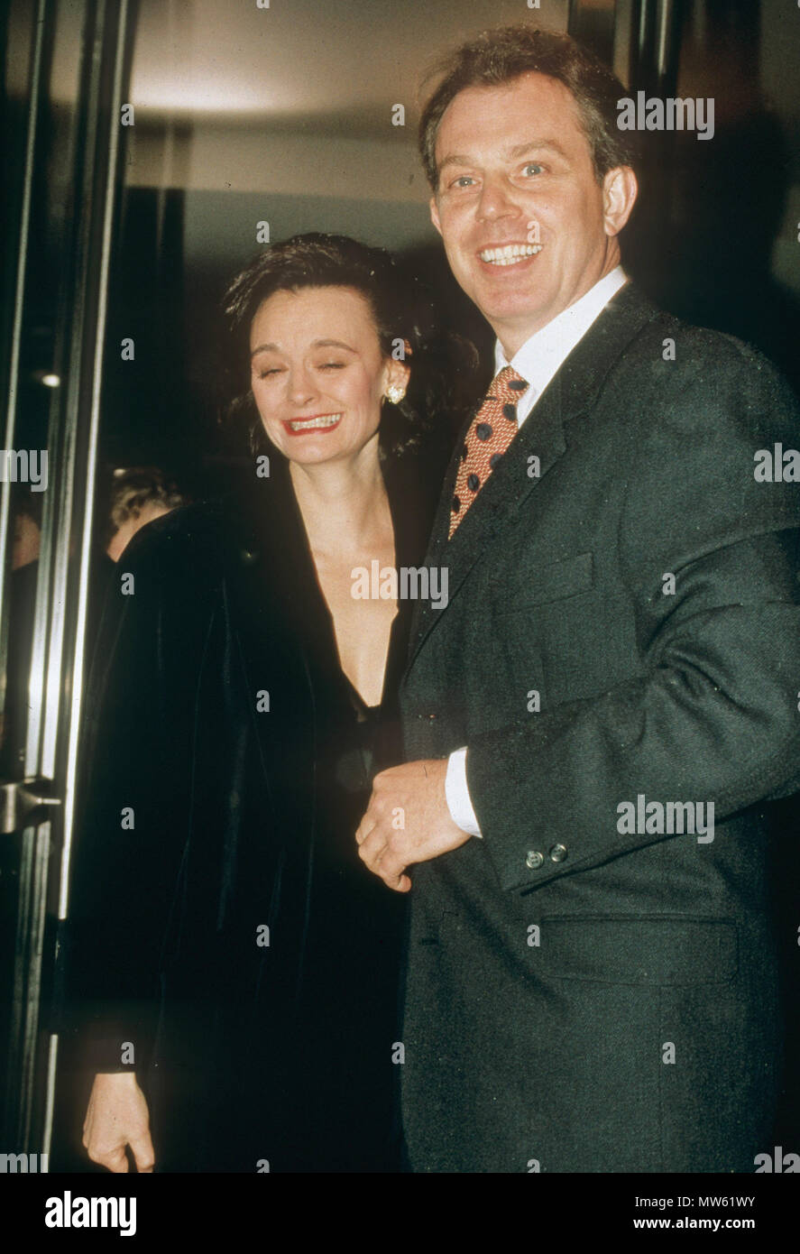 TONY BLAIR GROSSBRITANNIEN Politiker mit seiner Frau Cherie über 1995 Stockfoto