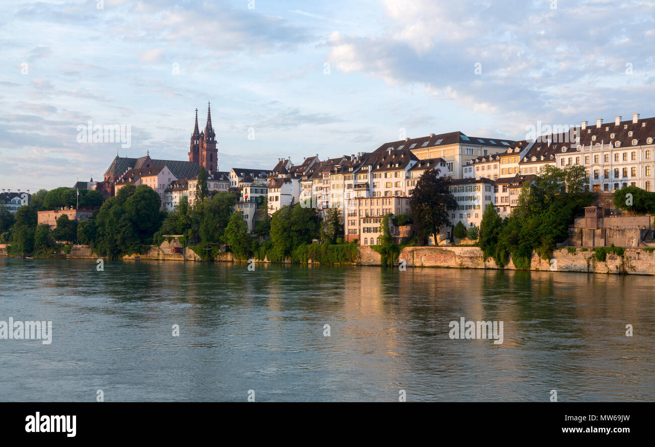 Basel, Münster (Basler Münster), Blick von Nordosten über den Rhein Stockfoto