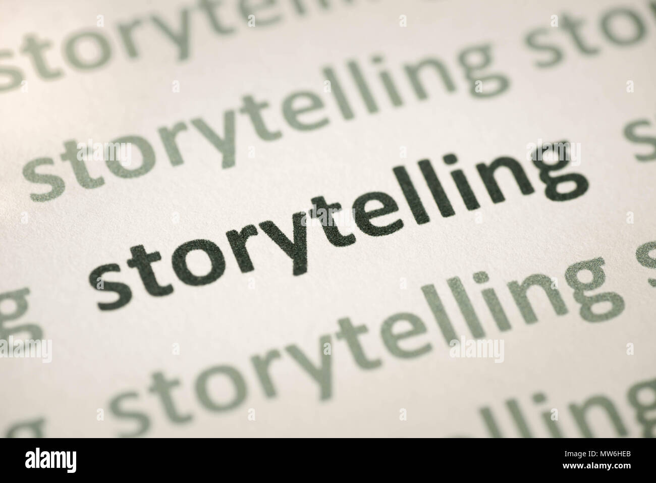 Wort storytelling auf weißem Papier Makro gedruckt Stockfoto