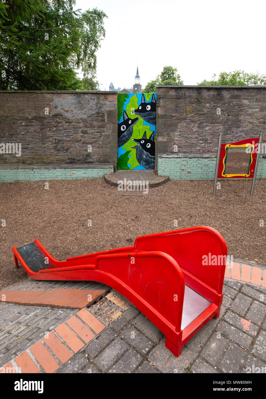 Street Art Projekt öffnenschliessen Dundee können Sie über Kunst auf Türen in aus dem Weg Gassen und Gässchen von lokalen Künstlern. Crescent St Park von Chelsea Rodger Stockfoto