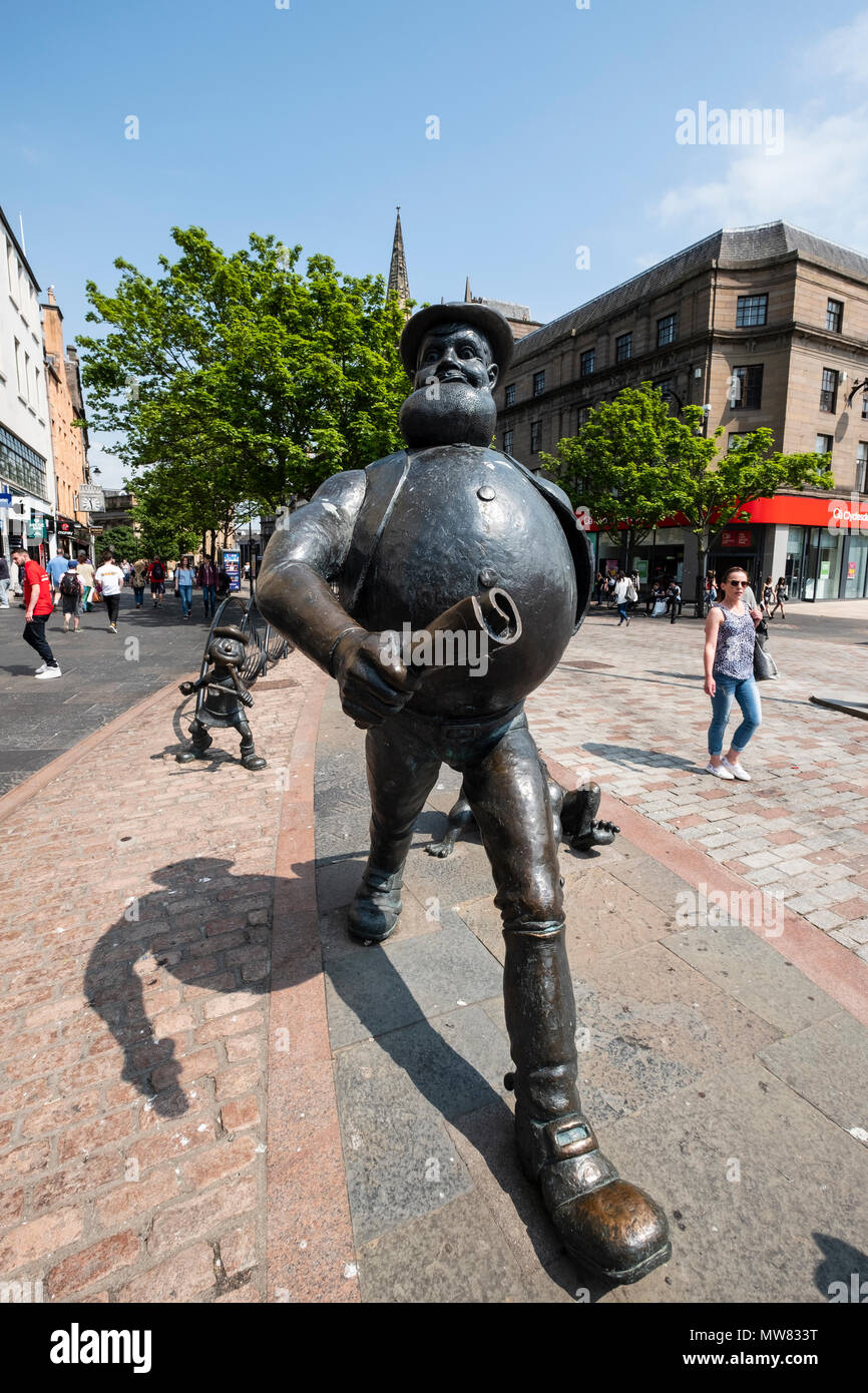 Statue von Desperate Dan auf der High Street im Zentrum von Dundee, Schottland, Großbritannien Stockfoto