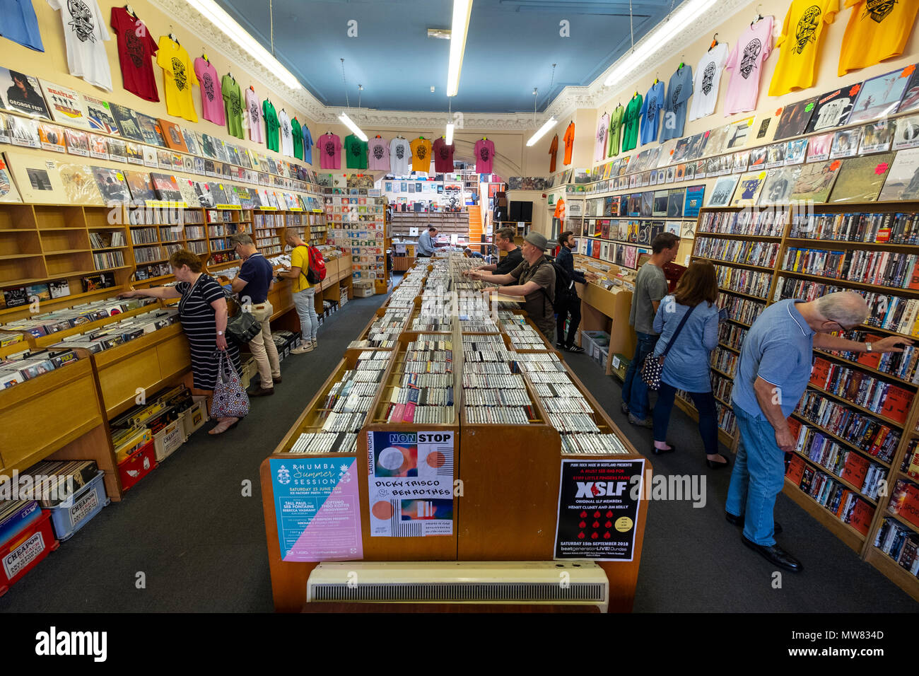 Innenraum der second hand record Groucho's Shop in Dundee, Schottland, Großbritannien Stockfoto