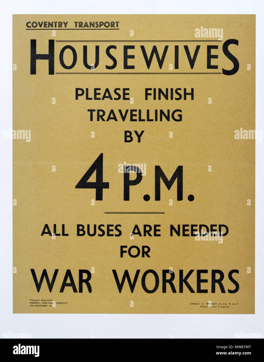 Ein zweiter Weltkrieg Plakat von Coventry, Förderung von Hausfrauen zu Hause um 4:00 Uhr werden die Busse in die freie Nacht Schichtarbeiter zum Flugzeug zu erhalten facto Stockfoto