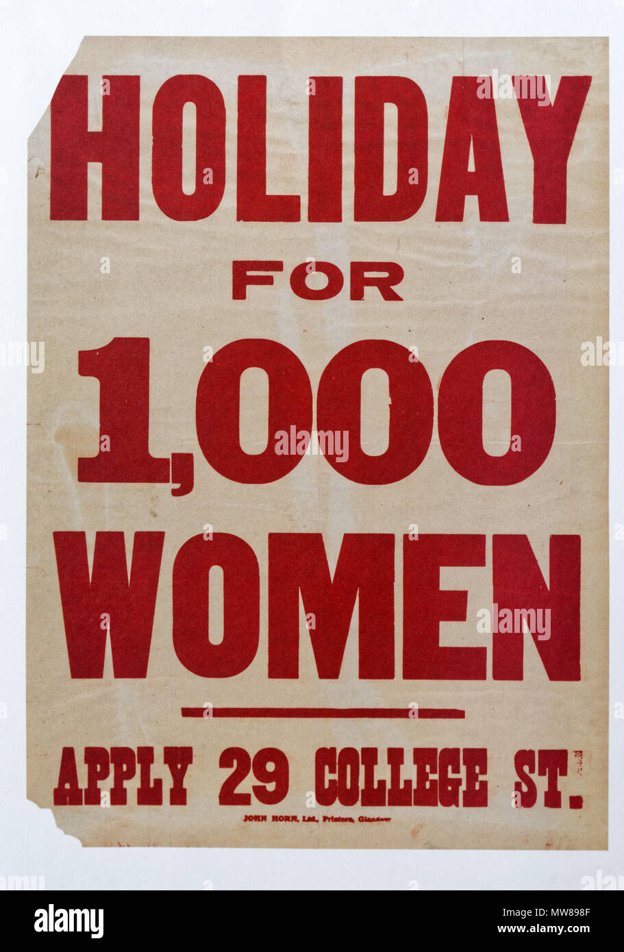 Eine britische Ersten Weltkrieg Plakat werbung bezahlten Urlaub für 1000 Frauen, Ermutigung von Frauen, die Städte zu verlassen, in die Felder bei der Ernte Tim zu arbeiten Stockfoto