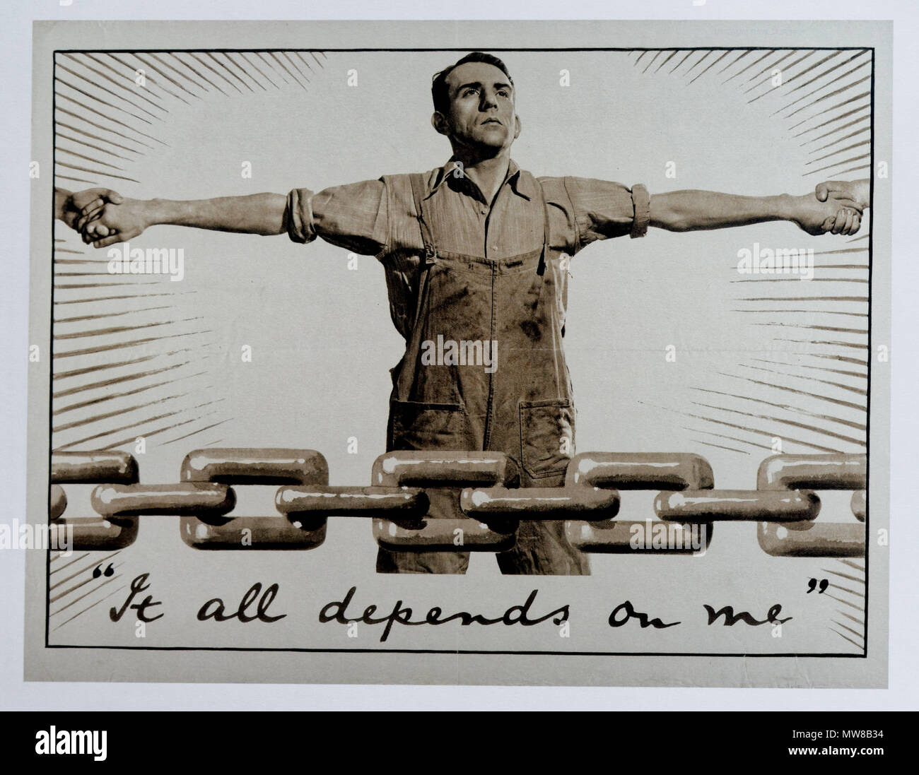 Ein zweiter Weltkrieg Plakat, das einen Mann zeigt, wie eine starke Verbindung in einer ununterbrochenen Kette mit dem Slogan es alles auf Mich hängt Stockfoto