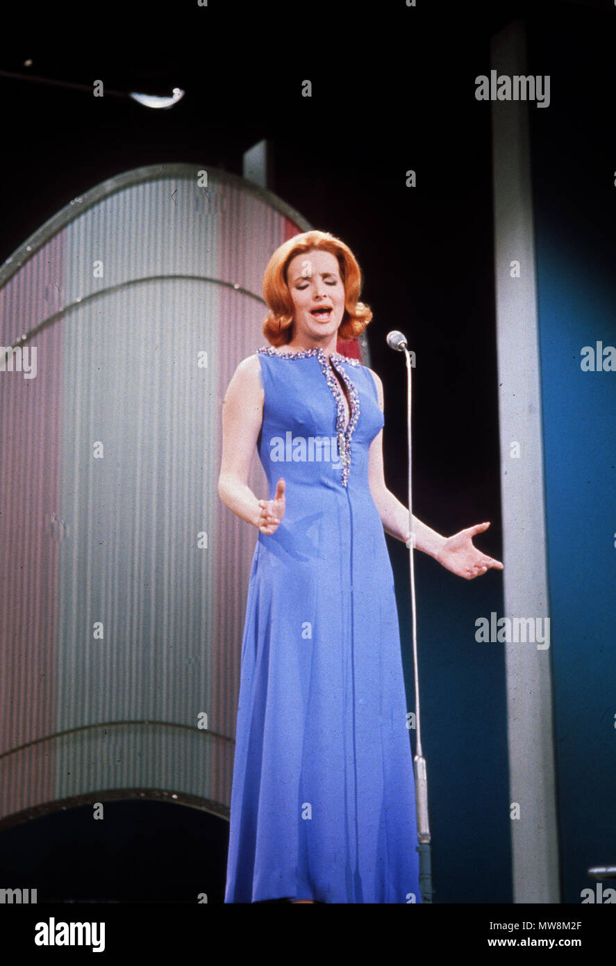 Singer and comedian millicent martin Fotos und Bildmaterial in hoher