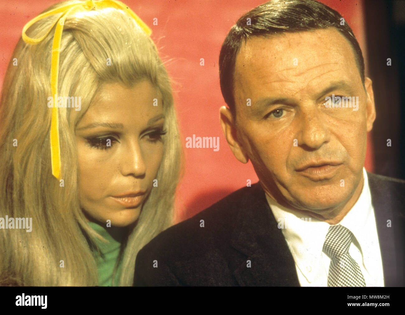 FRANK SINATRA mit Tochter Nancy ca. 1970 Stockfoto