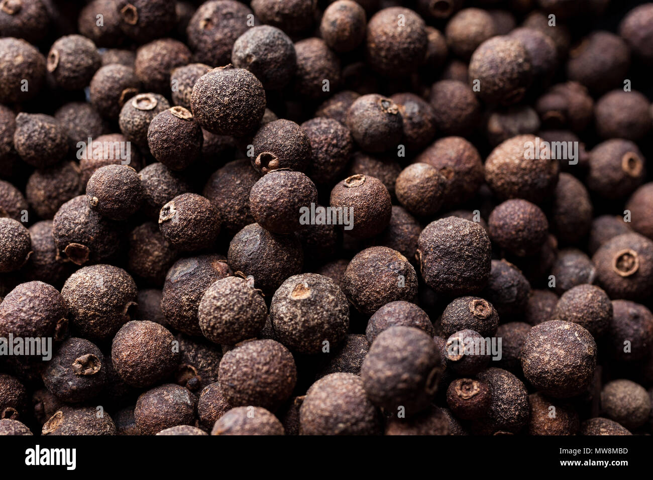 Piment englisch Pfeffer Beeren auf von oben closeup Stockfotografie - Alamy