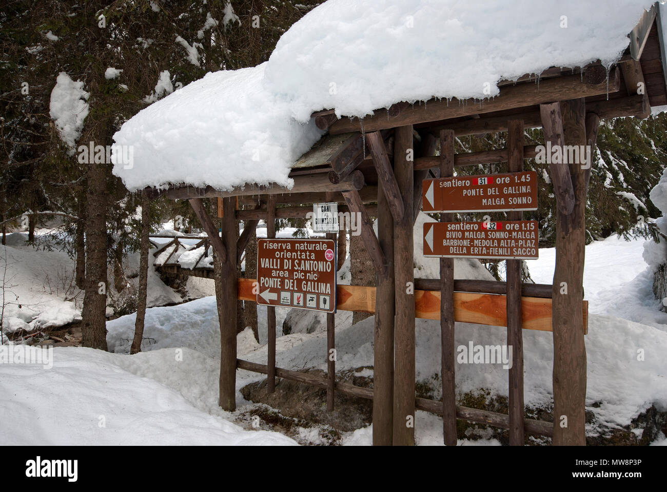 Weg Zeichen in val Brandet, Valli di Sant'Antonio (Saint Anthony Täler), Bergamasker Alpen, Lombardei, Italien Stockfoto