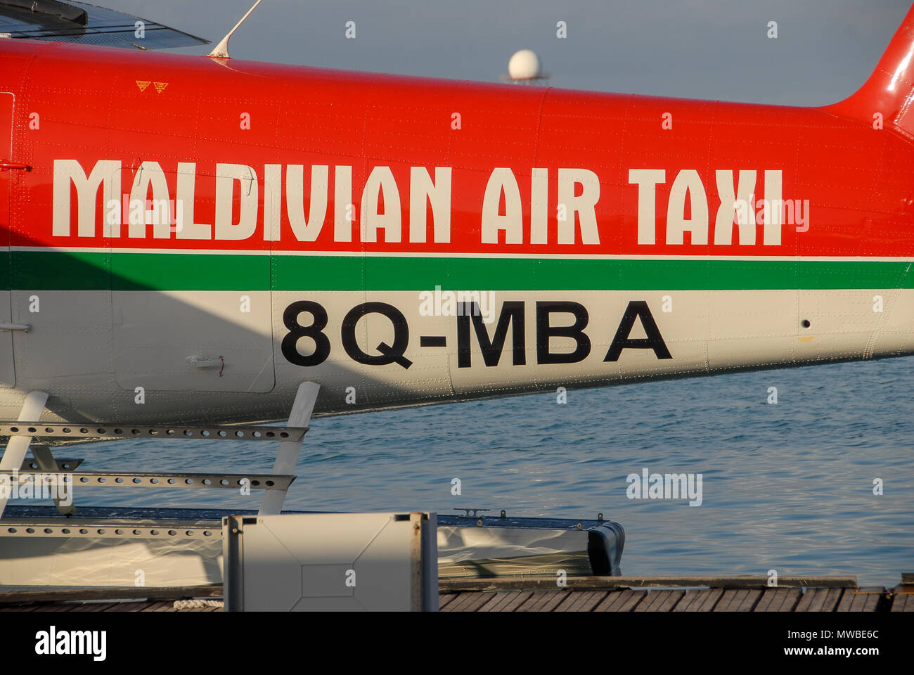 Blick auf den Malediven seaplaned der Maldivian Air Taxi Fluggesellschaft aus Männlichen, Ansicht von Maldivian Air Taxi Sea Otter Wasserflugzeug auf den Malediven, Indischer Ozean. Stockfoto