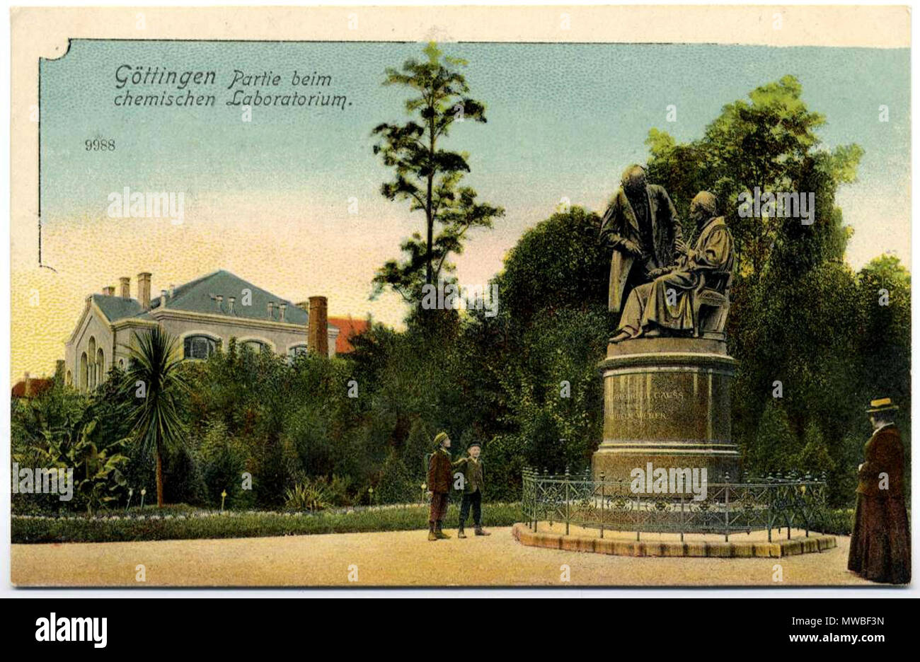 . Englisch: Gauß-Weber-Denkmal in Göttingen. Die schöne Chemischen Institut wurde in  1970 gezogen. ca. 1900. Unbekannt 235 Gauss-Weber-Denkmal, 01. Stockfoto