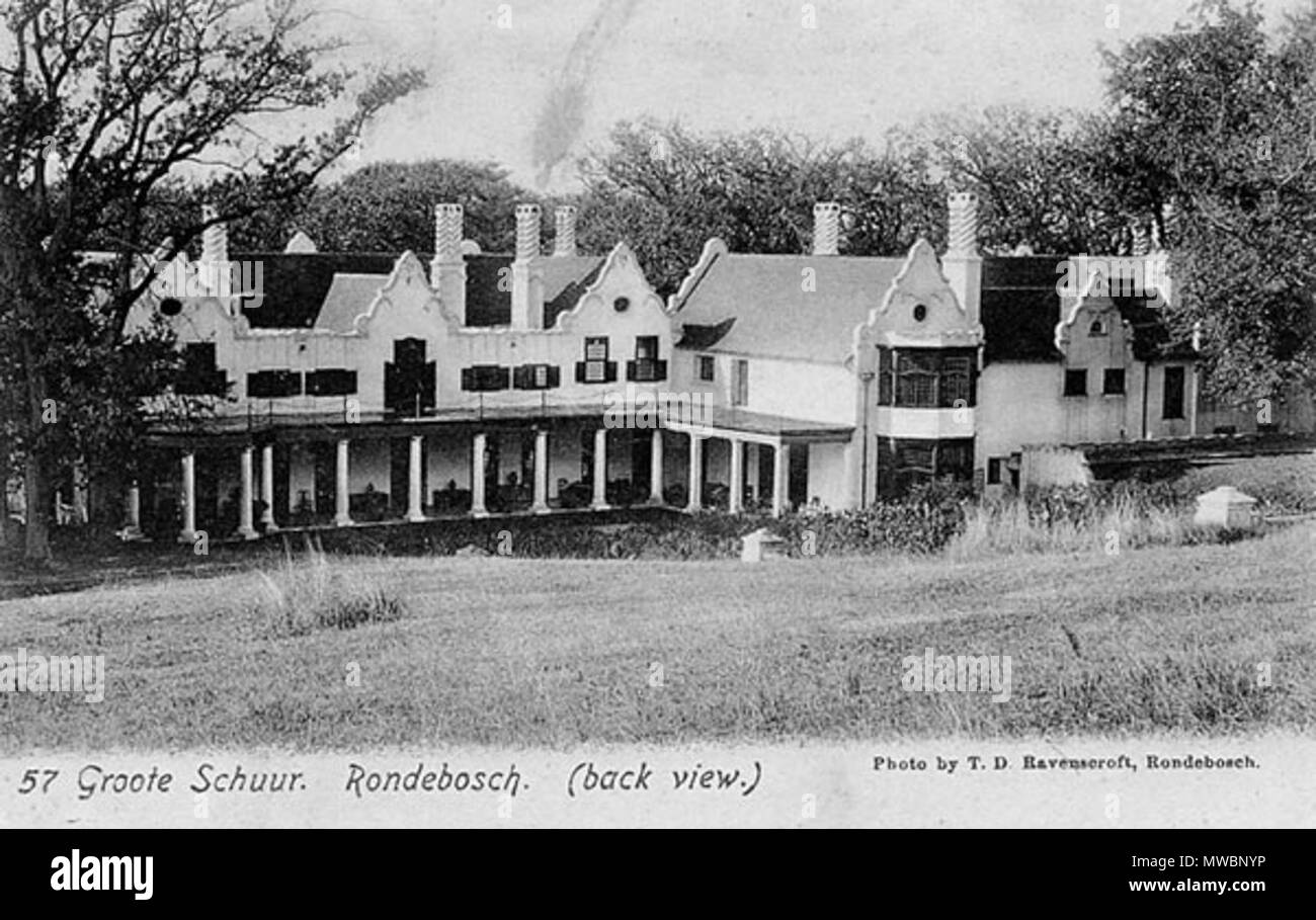 . Englisch: Original schwarze und weiße Postkarte zeigt die Rückansicht des Groote Schuur, Rondebosch, C. 1905. Ursprünglich veröffentlicht C. 1905 von T.D. Ravenscroft, Rondebosch. Dieser Medien zeigt eine Südafrikanische geschützten Standort mit SAHRA Datei 9/2/111/0072/001. . Circa 1905. T. D. Ravenscroft, Rondebosch - 254 Groote Schuur-c 1905 Stockfoto