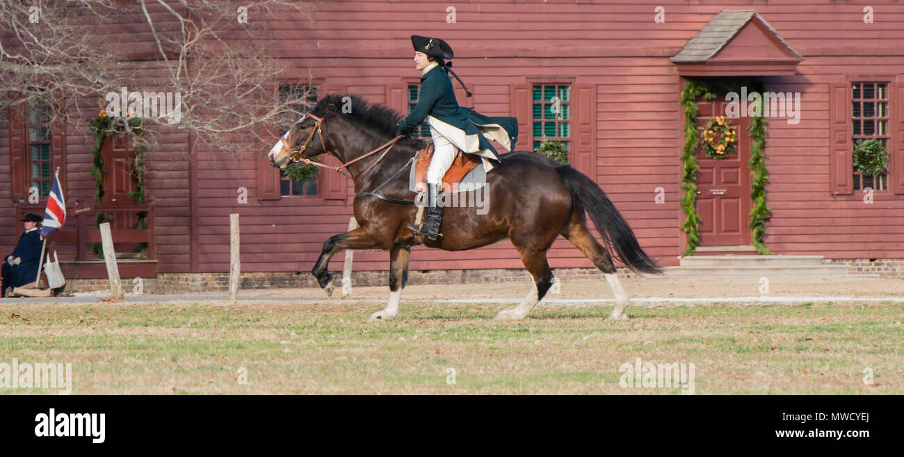 Marquis De Lafayette, Reiten. Lebendige Geschichte reenactment für Colonial Williamsburg. Für eine Übung und Training Ride in der Virginia. 3 von 5. Stockfoto