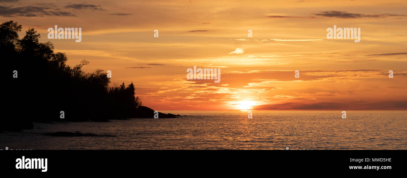 Ontonagon, Michigan - Sonnenuntergang über Lake Superior in Porcupine Mountains Wilderness State Park. Stockfoto