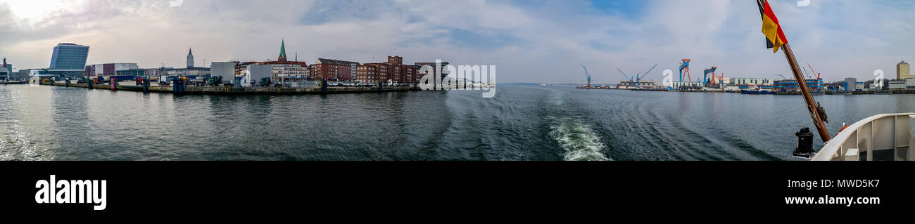 Panorama vom Kieler Hafen bei gutem Wetter zum Frühjahr Stockfoto