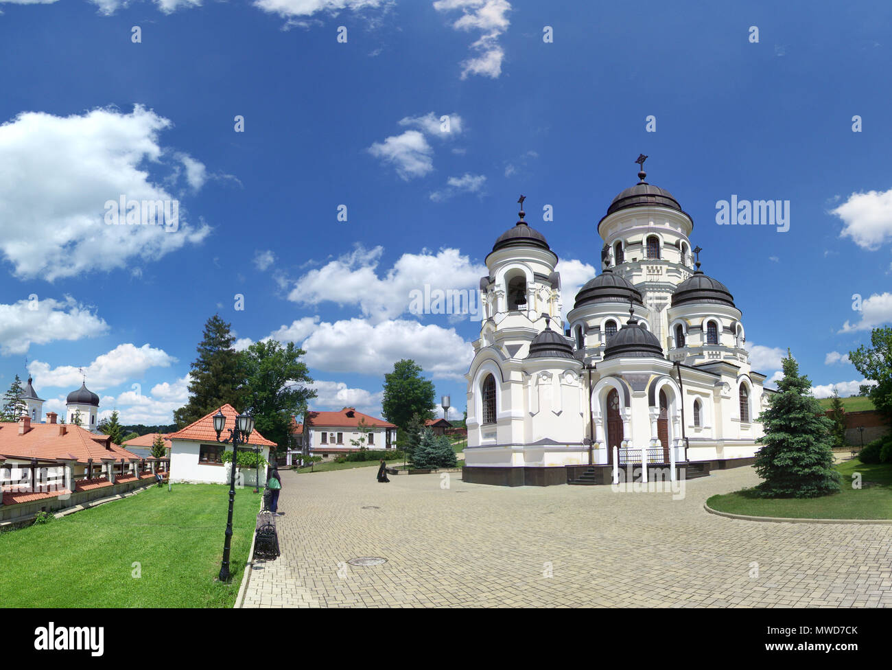 Sommer Panorama in der Republik Moldau. Kloster capriana und Dnjestr. Stockfoto