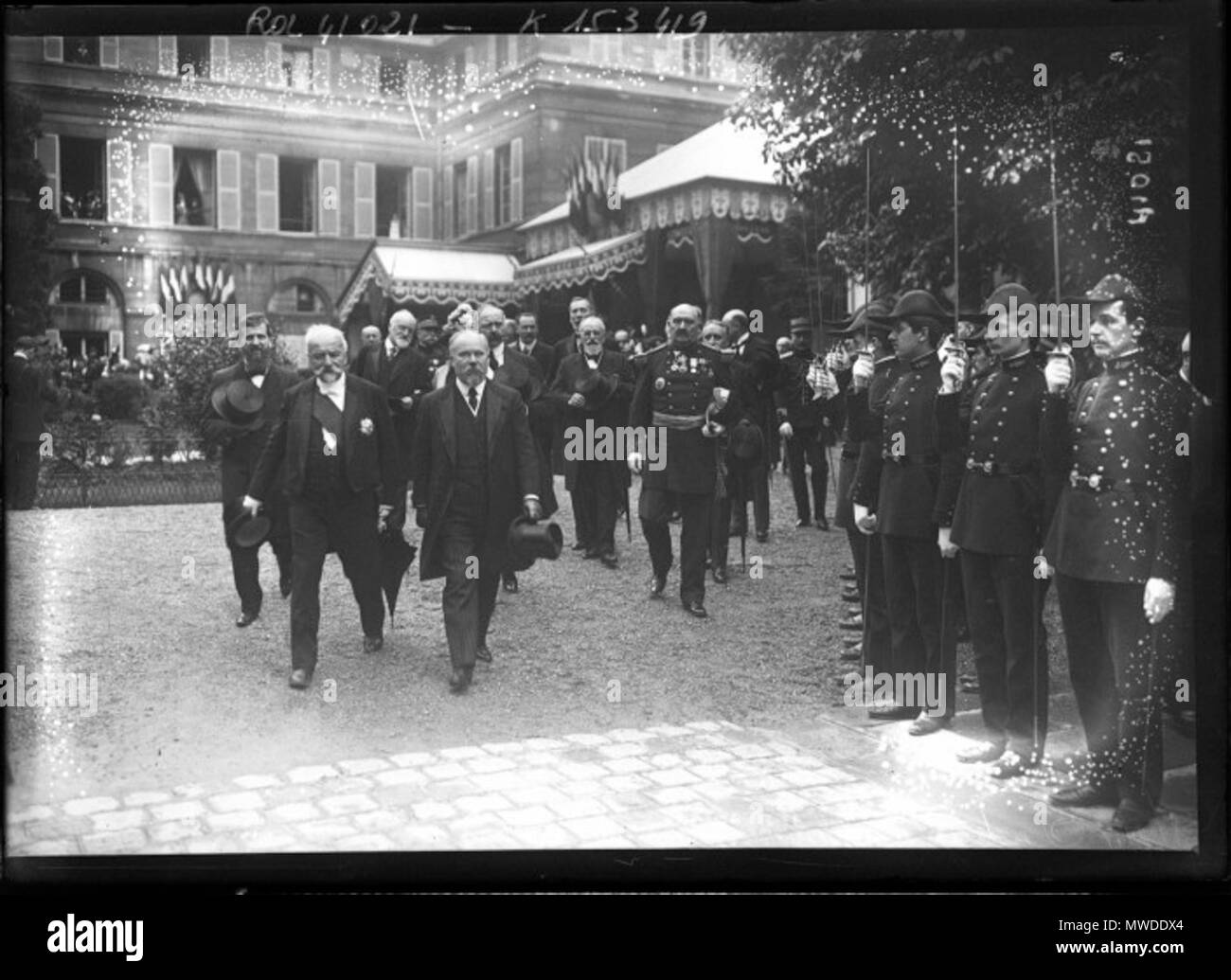 . Français: 8/7/1914, Inauguration du Monument des polytechniciens [défenseurs de Paris en 1814] [Image fixe]: [/ de presse]/[Agence Rol] 1 Hg. nég. sur Verre; 13 x 18 cm (sup.). Vom 8. Juli 1914. Agence Rol 295 Inauguration du Monument des polytechniciens Stockfoto