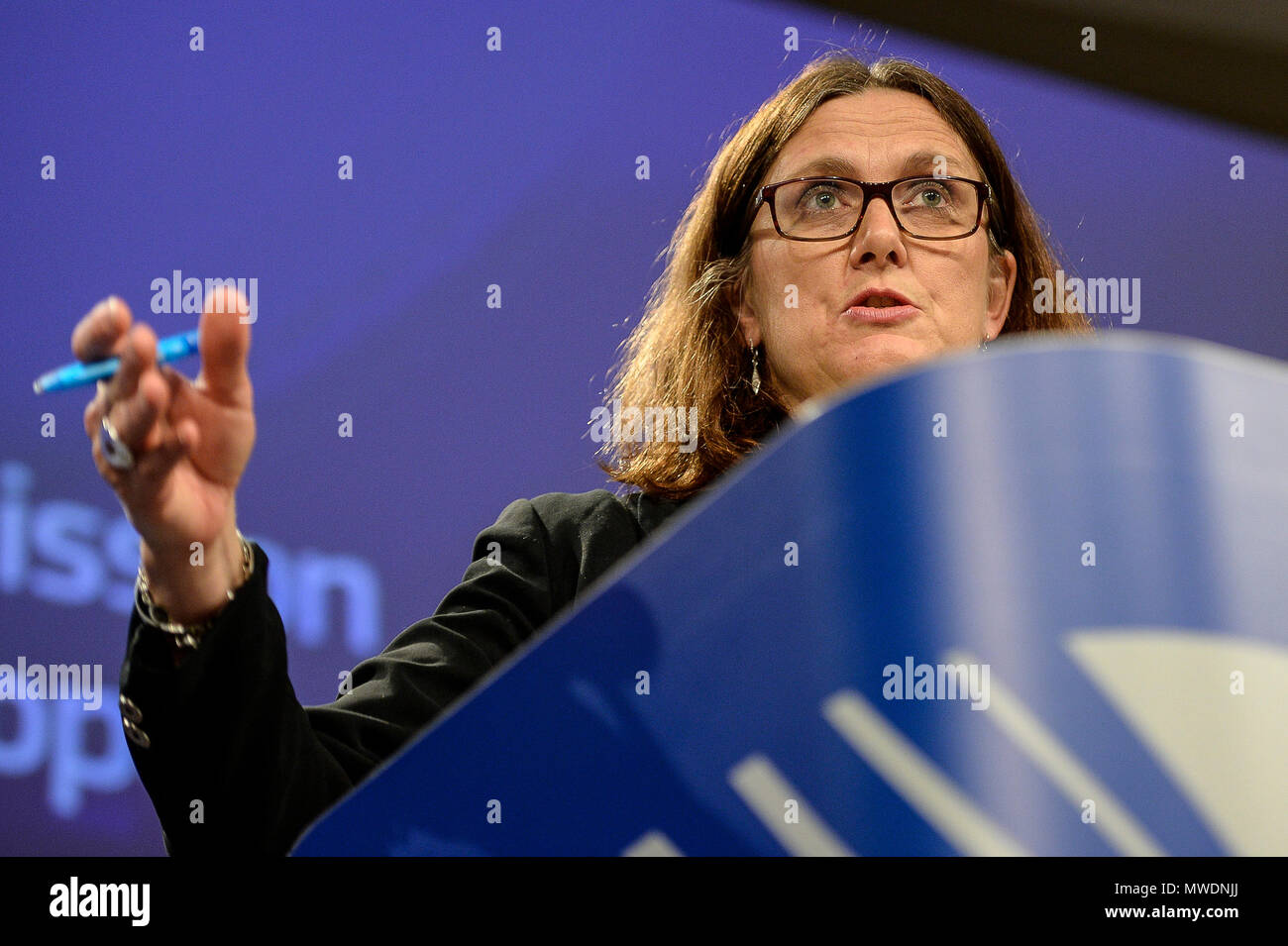 Brüssel, Belgien. 01 Juni, 2018. Cecilia Malmström, EU-Kommissar für Handel, hält eine Pressekonferenz auf dem US-Beschränkungen für Stahl und Aluminium, die für die EU am Sitz der Europäischen Kommission in Brüssel, Belgien, am 01.06.2018 von Wiktor Dabkowski | Verwendung der weltweiten Kredit: dpa/Alamy leben Nachrichten Stockfoto