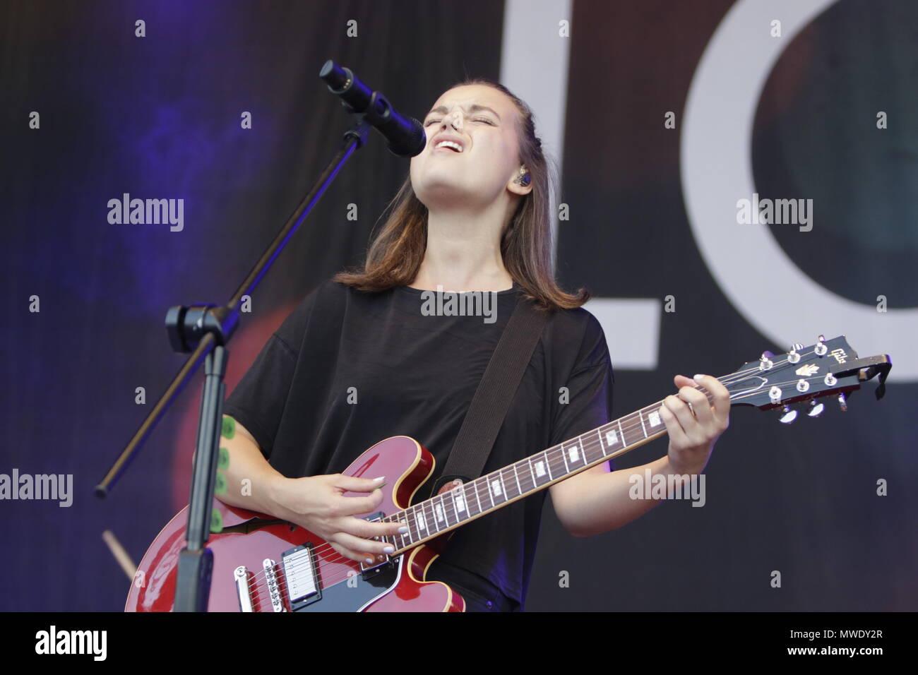 Musikerin lotte -Fotos und -Bildmaterial in hoher Auflösung – Alamy