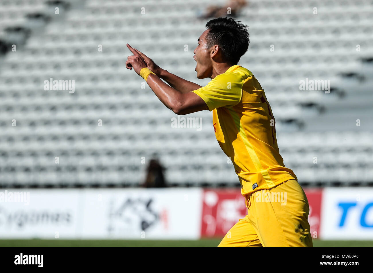 Fos-sur-Mer. 1. Juni 2018. Chinas Deng Yubiao feiert, nachdem er zählt während des Toulon Turniers 2018 Gruppe ein Match zwischen China und Mexiko in Fos-sur-Mer, Südfrankreich am 1. Juni 2018. China verlor 1-3. Credit: Jin Yu/Xinhua/Alamy leben Nachrichten Stockfoto