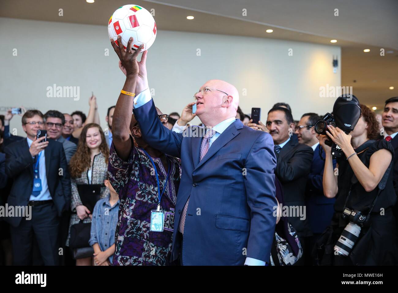 New York, USA. 1. Juni 2018. Der Botschafter Russlands bei der UNO Vassily Nebenzia während einer 2018 Wm Präsentation Veranstaltung am Sitz der Vereinten Nationen in New York am Freitag, 01. (Foto: WILLIAM VOLCOV/BRASILIEN FOTO PRESSE) Credit: Brasilien Foto Presse/Alamy leben Nachrichten Stockfoto