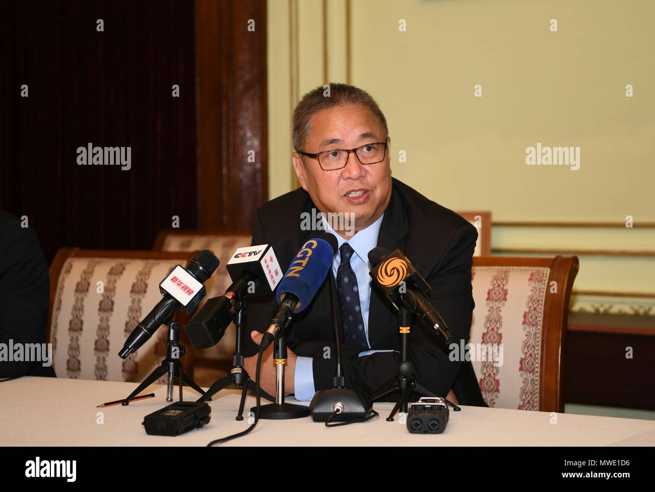 Kairo, Ägypten. 31. Mai, 2018. Chinesischen Sondergesandten für den Nahen Osten Problem Gong Xiaosheng spricht auf einer Pressekonferenz in Kairo, der Hauptstadt von Ägypten, am 31. Mai 2018. Gong Xiaosheng sagte in Kairo, dass Palästina und Israel blutigen Konflikt beenden sollte, da die politische Lösung ist die einzige Lösung für den palästinensisch-israelischen Konflikt. Credit: Wu Huiwo/Xinhua/Alamy leben Nachrichten Stockfoto