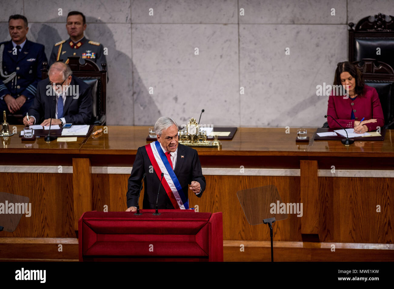 Valparaiso, Chile. 1. Juni 2018. Chilenische Präsident Sebastian Pinera (C, vorne) liefert eine Rede während einer jährlichen Zustand der Nation Adresse in Valparaiso, Chile, 1. Juni 2018. Chile" will, kann und wird ein entwickeltes Land, 'chilenische Präsident Sebastian Pinera sagte während einer jährlichen Zustand der Nation am Freitag. Credit: Chilenische Präsidentenamt/Xinhua/Alamy leben Nachrichten Stockfoto