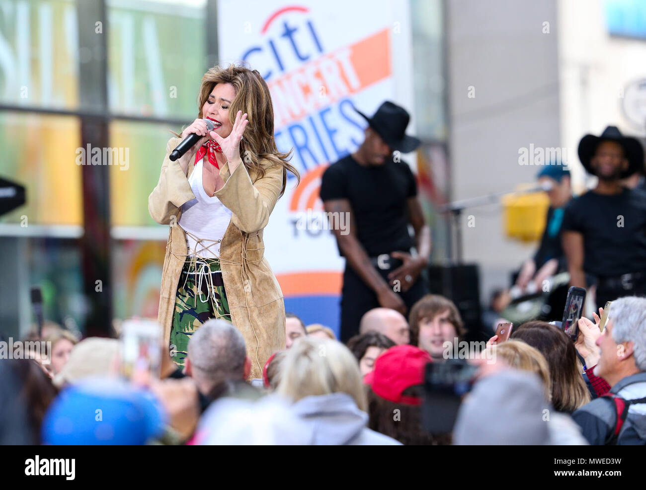 Shania Twain performing in der Today Show als Teil der Citi Konzertreihe am Rockefeller Plaza bietet: Shania Twain Wo: New York, New York, United States Wenn: 30 Apr 2018 Credit: WENN.com Stockfoto