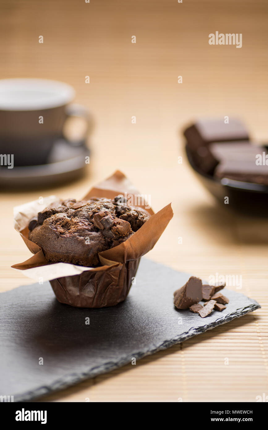 Frühstück mit Schokolade Muffins Stockfoto