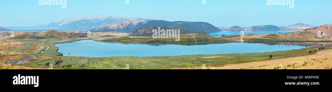 Grossen Salzsee und Vivari Kanals in Butrint National Park, Albanien. Vier Schüsse stitch hochauflösende Panorama. Stockfoto
