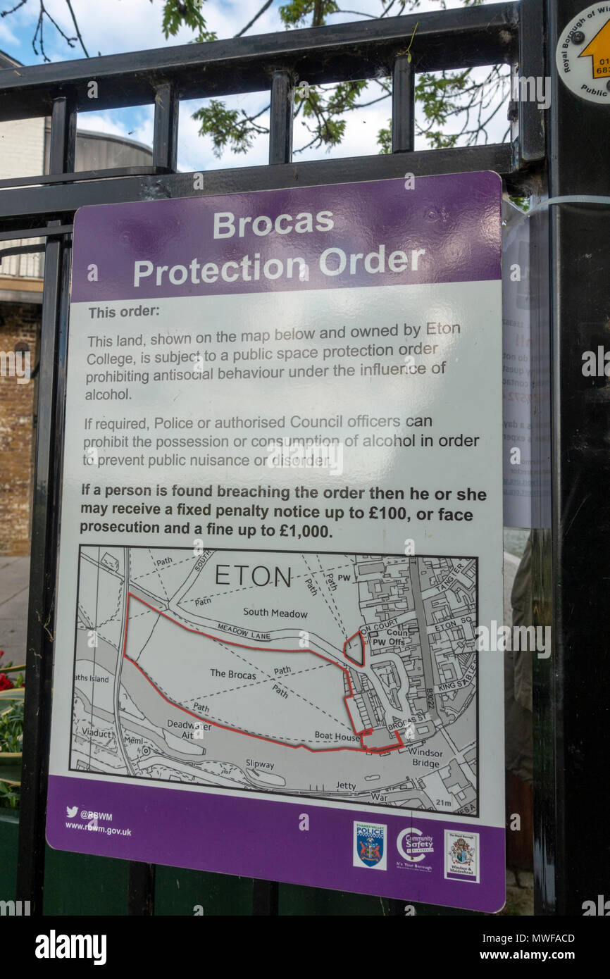 Ein Schutz um Plakat auf der Brocas, ein Abschnitt des Landes neben der Themse vom Eton College in der Nähe von Windsor, Großbritannien. Stockfoto