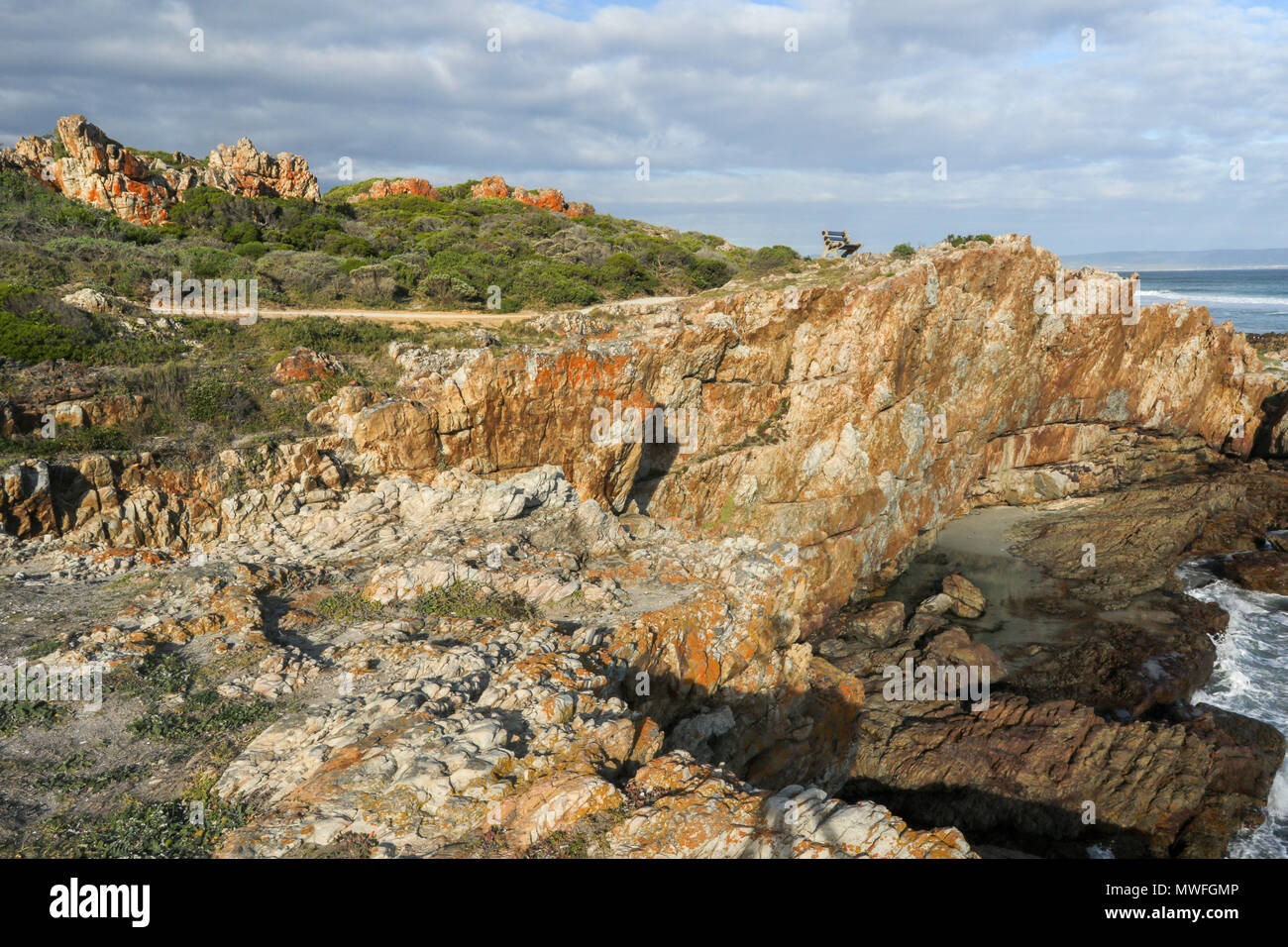 Felsformationen Landschaft auf der Hermanus an der Küste zu Fuß, hermabnus auf der Garden Route, Südafrika Stockfoto