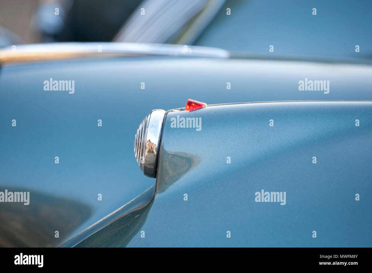 Jaguar XK 120 1954 fester Kopf mit braunem Leder Motorhaube Riemen Stockfoto