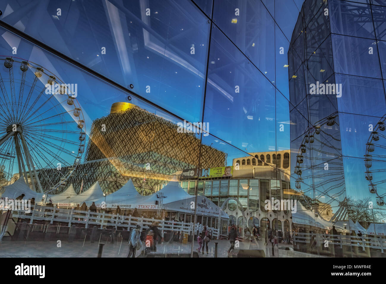 Reflexion der Centenary Square in der Symphony Hall in Birmingham Stockfoto