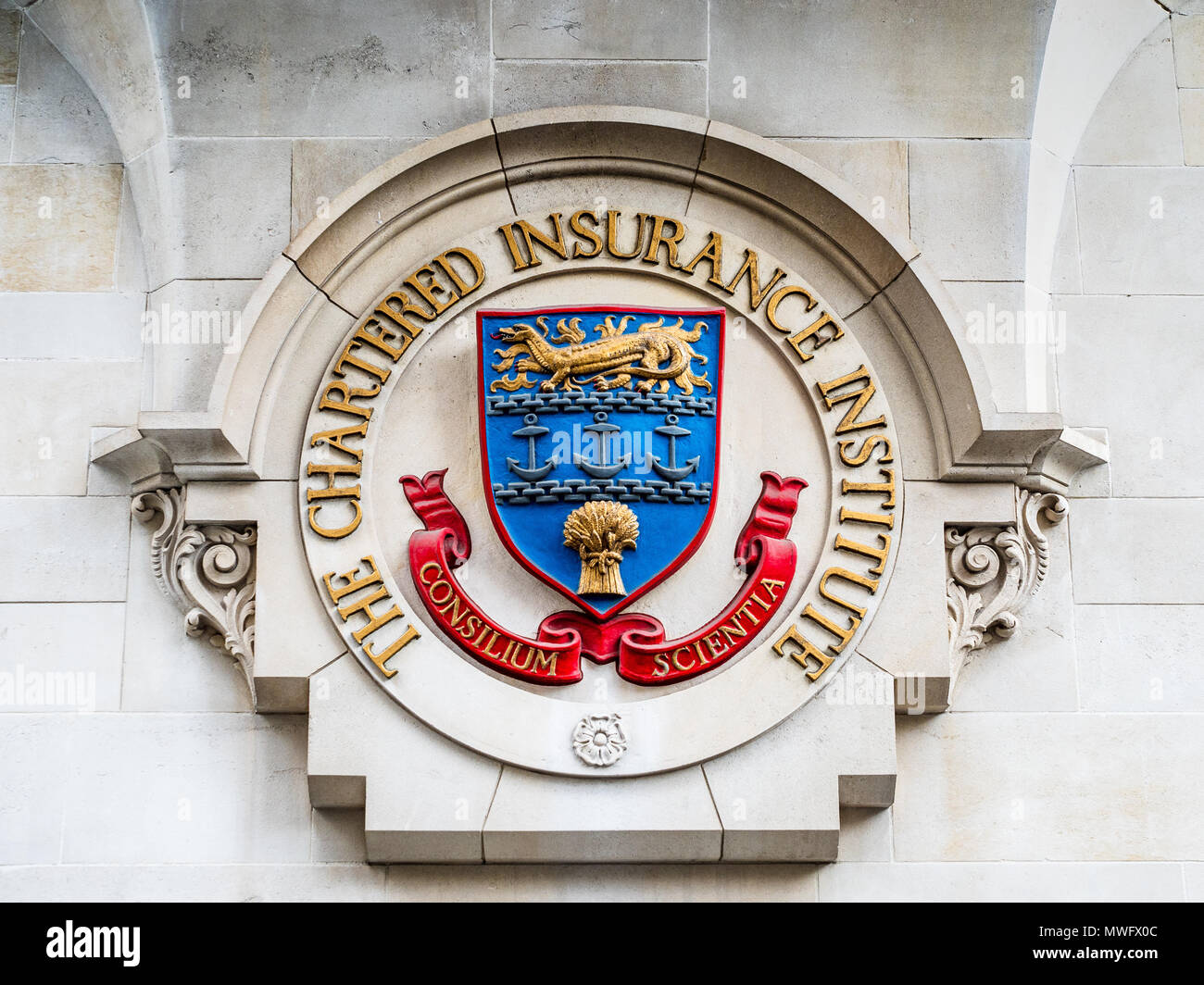 Chartered Insurance Institute London - Zeichen außerhalb des Chartered Insurance Institute Büro in Aldermanbury im Londoner Finanzviertel Stockfoto