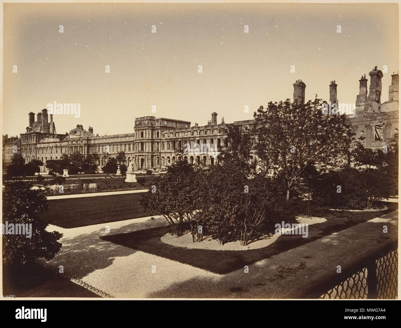 . Englisch: Les Ruinen de Paris et de ses Umgebung 1870-1871: Cent Fotografien: Premier Volume. Par A. Liébert, text Gleichheit Alfred d'Aunay. Autor: Alfred d'Aunay (Französisch) Datum: 1870-71 Medium: Eiweiß silber Drucke von glasnegative Abmessungen: Bilder ca.: 19 x 25 cm (7 1/2 x 9 13/16 in.), oder die umgekehrte Montage: 32,8 x 41,3 cm (12 15/16 x 16 1/4 in.), oder die umgekehrte Klassifizierung: Alben Kreditlinie: Joyce F. Menschel Fotografie Bibliothek Fund, 2007 Beitritt Artikelnummer: 2007.454.1.1-.33. 1870 - 71. Alphonse J. Liébert (Französisch, 1827-1913) 368 Les Ruinen de Paris et de ses Umgebung 1870-1871, Stockfoto