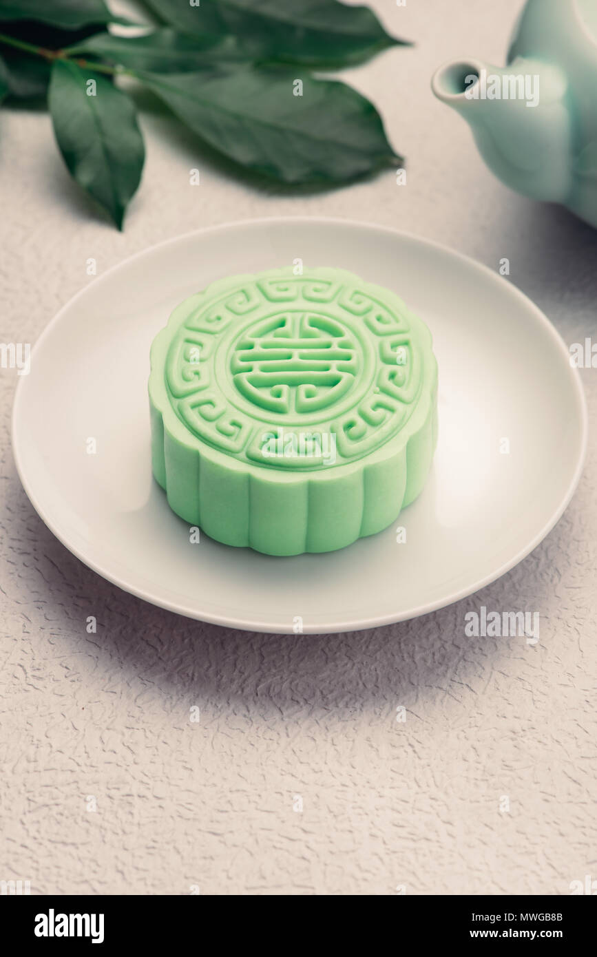 Chinesisch (traditionell) Mitte Herbst Festival Essen. Verschneite Haut Mooncakes. Stockfoto