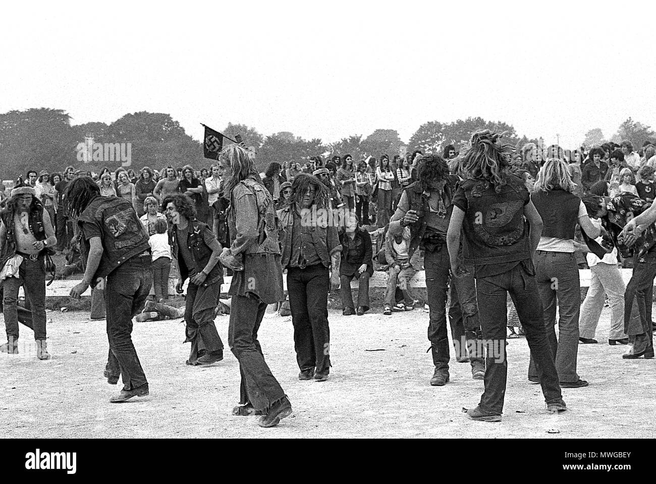 Hells Angels tanzen zur Musik in Kendal Music Festival 1973 Stockfoto