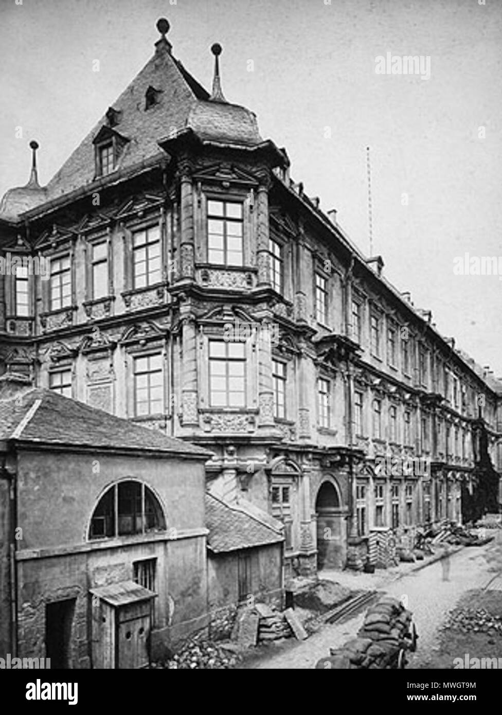 . Standort der Stadtbibliothek Mainz von 1842/45 -1912: Kurfürstliches Schloss von der Rheinseite, 1878. 1878. Unbekannt 388 Mainz schloss Ausschnitt 1878 Stockfoto . Standort der Stadtbibliothek Mainz von 1842/45 -1912: Kurfürstliches Schloss von der Rheinseite, 1878. 1878. Unbekannt 388 Mainz schloss Ausschnitt 1878 Stockfoto