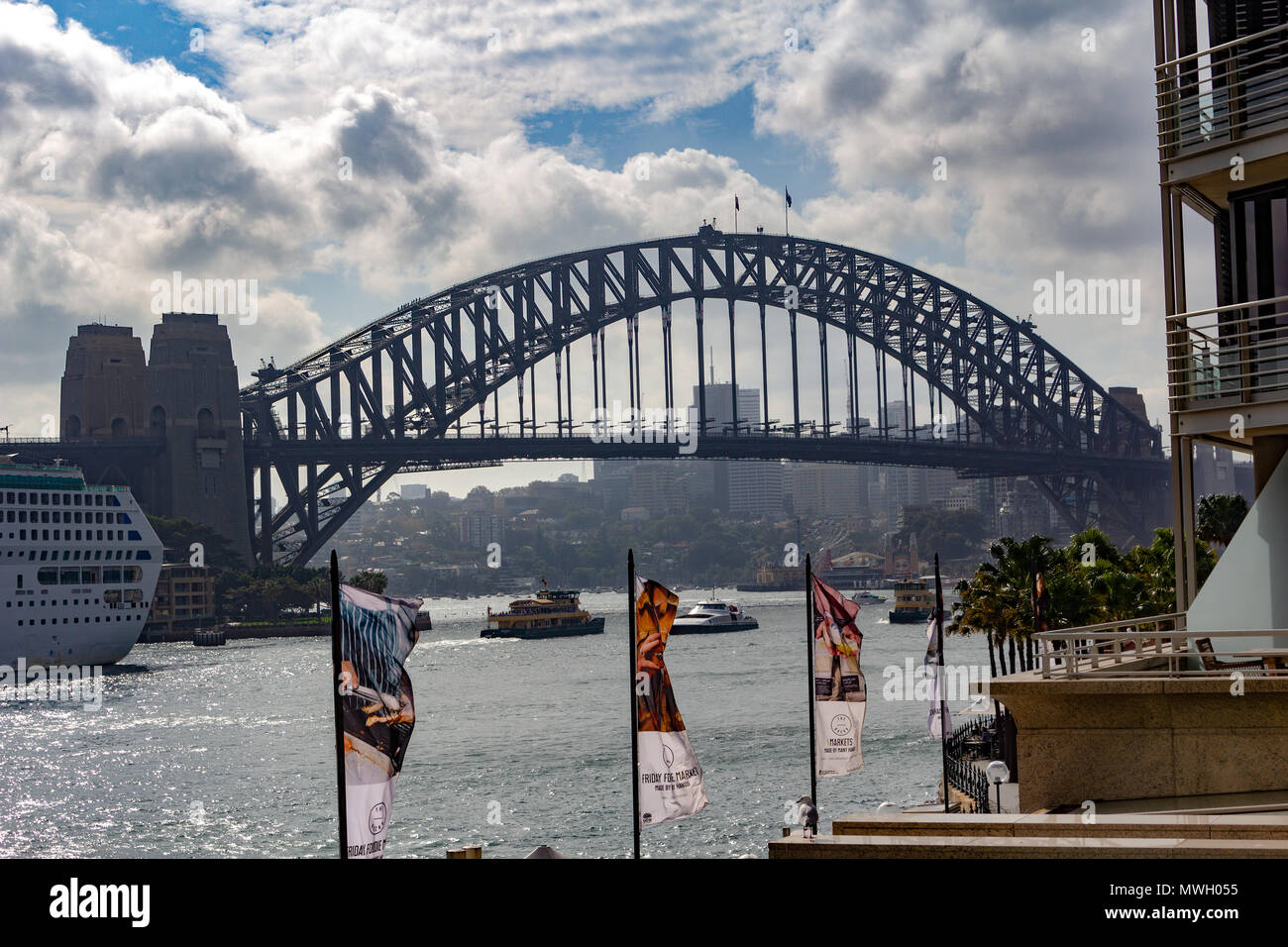 Die Sydney Harbour Bridge aus auf den Hafen Stockfoto