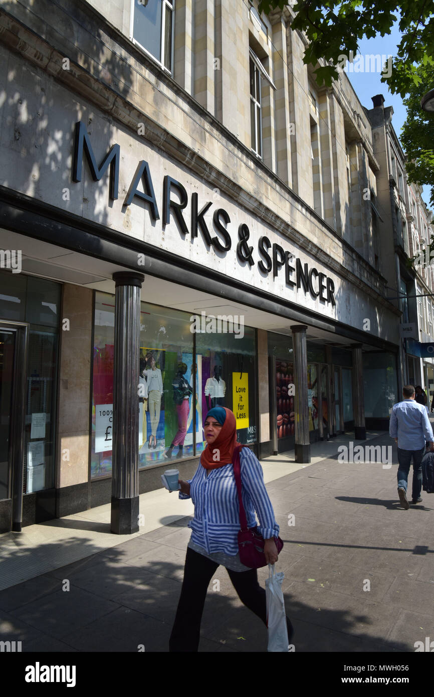 Ein Zweig von Marks und Spencer in der Holloway Road, North London. M&S haben angekündigt, dass dieser Store schließen werden als Teil eines Plans zur Kostensenkung Stockfoto