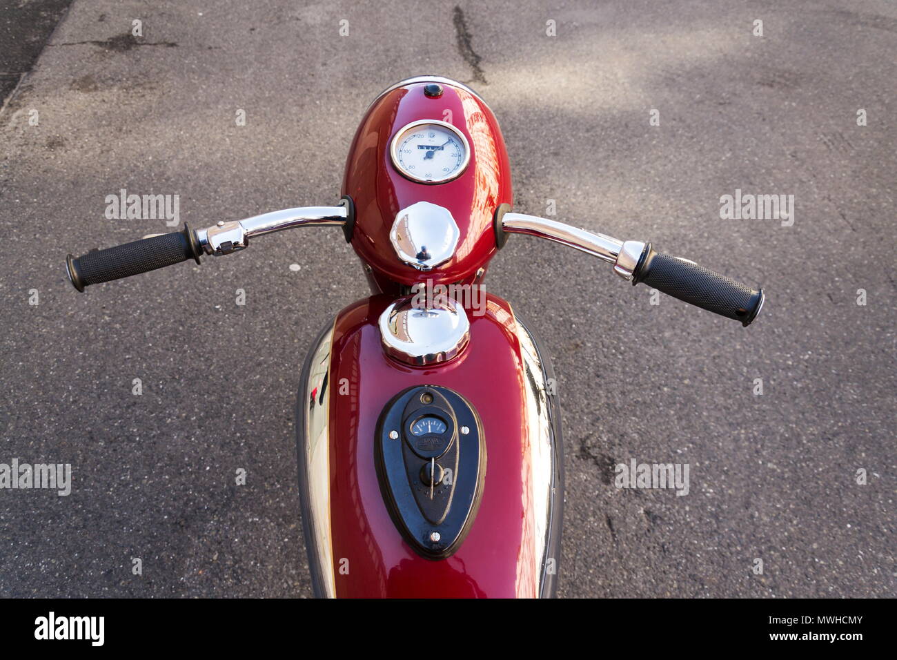 Rote Oldtimer Motorrad Jawa 125 in der ehemaligen Tschechoslowakei hergestellt Stockfoto